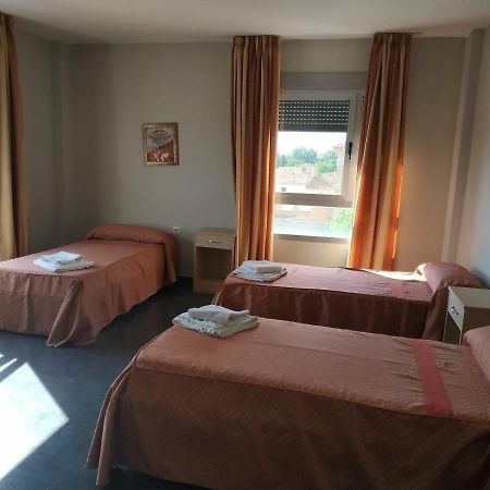 ホテル Hostal Restaurante La Concordia Fuentes Claras エクステリア 写真